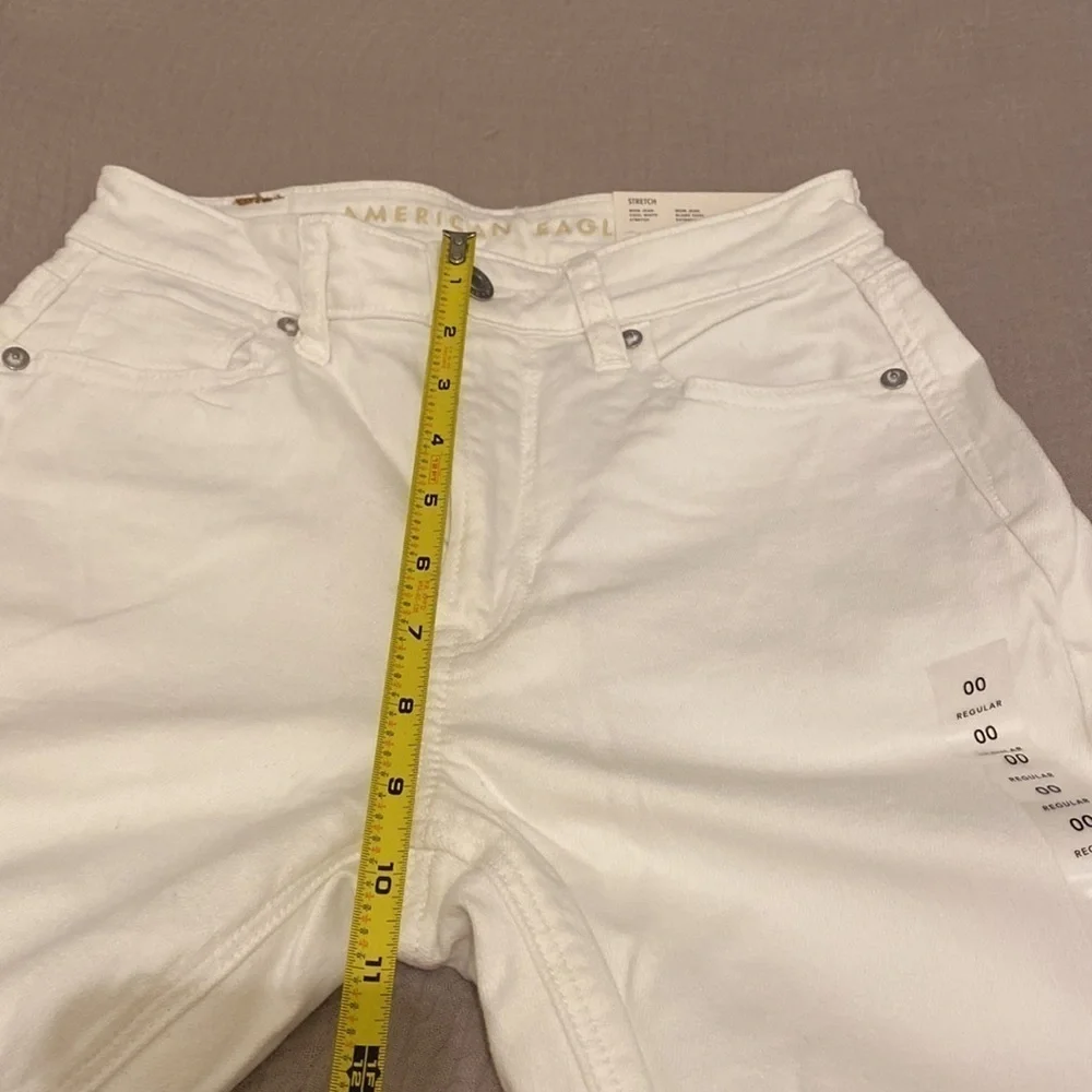 American Eagle white Mom jeans . Size 00 New